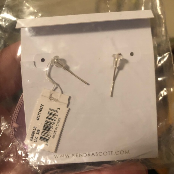 NWT Kendra Scott Matte Liliac Danielle Earrings - Picture 8 of 8